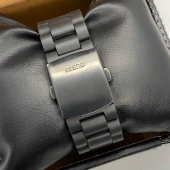 SOLD!!! Guess woman’s analog watch - Picture 3 of 3